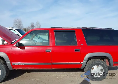 1995 GMC Suburban K1500 z USA, uszkodzony, nr VIN 1GKFK16K6SJ742410
